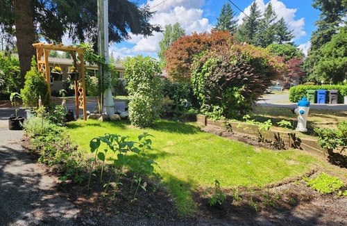 Abbotsford House | Cozy homestead for your western cowboy adventures right in downtown abbotsford!
