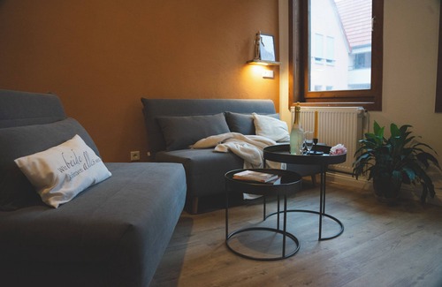 Schotten House | Cozy hostel for groups and families with lake and mountain. Animals welcome.