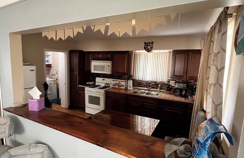 Dearborn Heights House | Cozy house close to the airportnA safe area located in telegraph n close 94 fwy