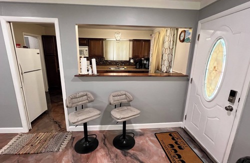 Dearborn Heights House | Cozy house close to the airportnA safe area located in telegraph n close 94 fwy