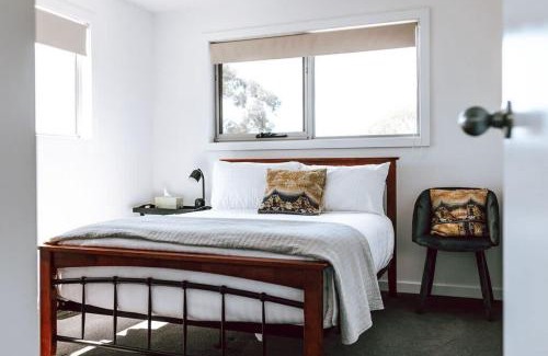 St Helens House | Cozy House Close to Town with Views of the Bay