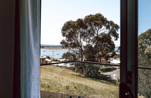 St Helens House | Cozy House Close to Town with Views of the Bay