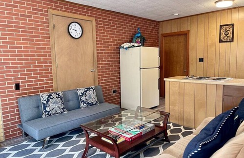 High Point House | Cozy House for Business or Weekend Hideaway