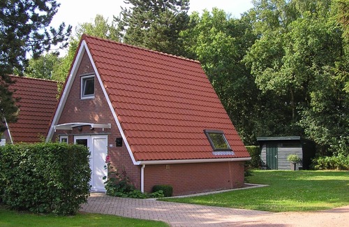 Sint Nicolaasga House | Cozy house in a holiday park in Sint Nicolaasga/Langweer (Free Wifi)