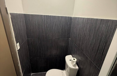 Oakridge House | Cozy house in charming Toronto with WiFi, AC