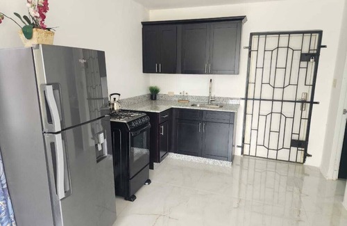 Green Island House | Cozy house in delightful Winchester Green Island with AC, WiFi.