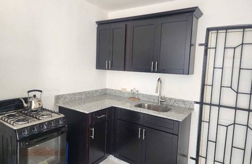 Green Island House | Cozy house in delightful Winchester Green Island with AC, WiFi.