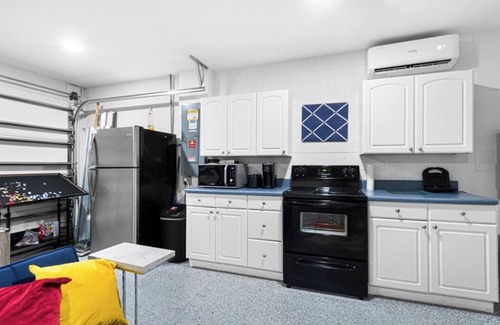 Jacarandas House | Cozy house in serene Cape Coral with WiFi, AC