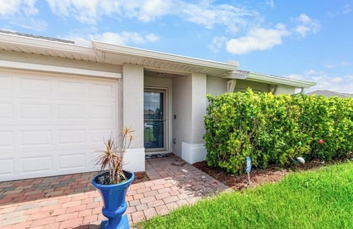 Jacarandas House | Cozy house in serene Cape Coral with WiFi, AC