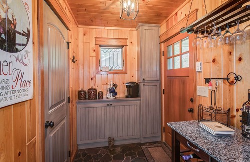 Hillman House | Cozy house just feet from the water. "Lake Life" 70 minutes from Maple Grove