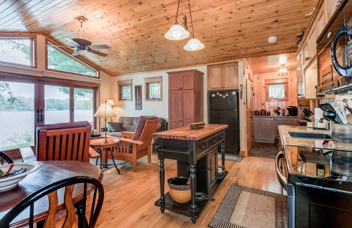 Hillman House | Cozy house just feet from the water. "Lake Life" 70 minutes from Maple Grove