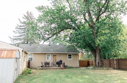 East Bloomington House | cozy house, next to Mall of America. free Wi-Fi