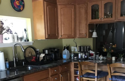 Philipstown House | Cozy house on a quiet street with a charming deck! 5 minutes walk to NYC train!