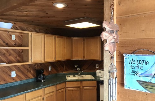 Maplewood House | Cozy house on Okauchee Lake!