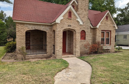 Frankston House | Cozy House only minutes to Lake Palestine & Pine Dunes Golf Course