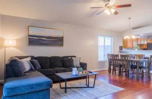 Glendale House | Cozy House w pool Near State Farm Stadium