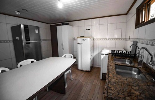 Paranagua Cabin | Cozy house with 4 bedrooms 2 bathrooms 3 bedrooms with air conditioning Ilha do Mel