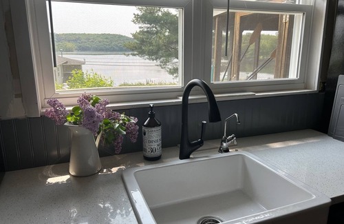 Copake Lake Cottage | Cozy Hudson Valley Lake Cottage :4 Kayaks + a Canoe, 400 acre Lake