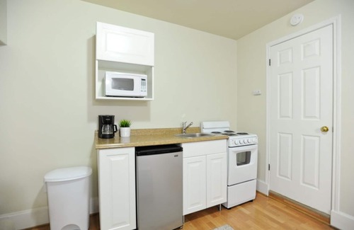 Hyde Park House | Cozy Hyde Park Guest House in Historic Central Austin Neighborhood
