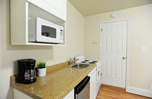 Hyde Park House | Cozy Hyde Park Guest House in Historic Central Austin Neighborhood