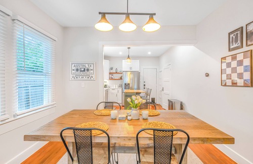 Hyde Park House | Cozy Hyde Park Home Central Austin Near UT & DT Mini Golf!