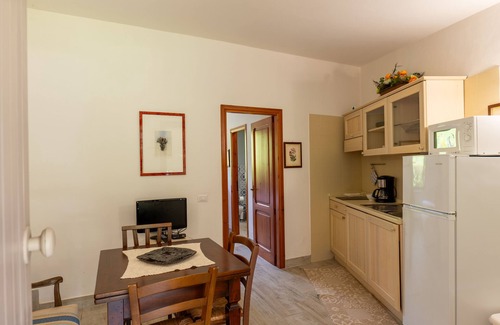 San Giovanni Valdarno Apartment | Cozy, Ideal for a Couple in Tuscan country with wifi and pool