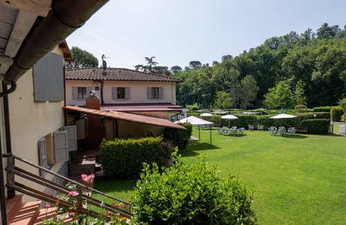 San Giovanni Valdarno Apartment | Cozy, Ideal for a Couple in Tuscan country with wifi and pool