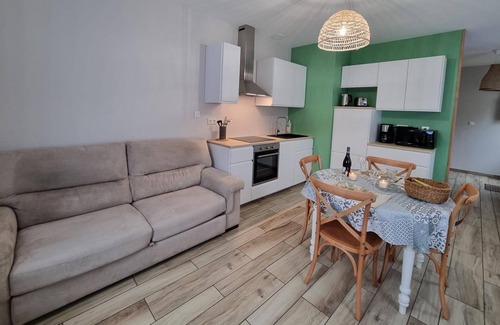 Iwuy Cottage | Cozy Independent House in Iwuy: Modern Amenities, WIFI, Parking, Terrace, Near Attractions