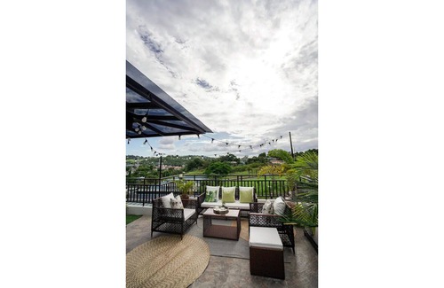 Antipolo Apartment | Cozy Industrial Chic Apt,Netflix+Balcony,Antipolo