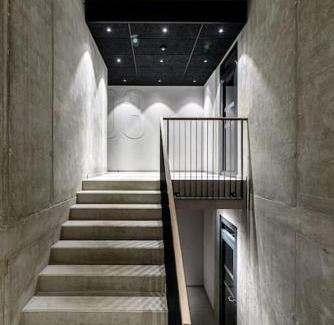 Uzupis Apartment | Cozy Japanese Oasis with Balcony, Gramophone, Netflix