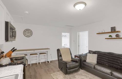 Halifax Apartment | Cozy king apartment with luxurious amenities at Halifax Inn