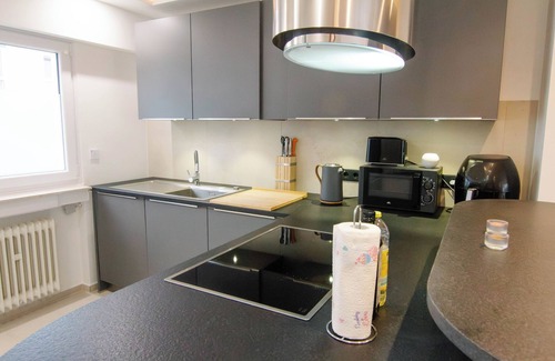 Lind Bed & Breakfast | Cozy Kyōto | Guest room in a homestay near airport, DLR ESA, trade fair & city
