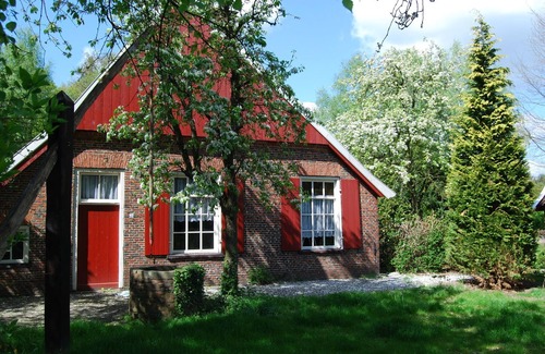 Winterswijk - Brinkheurne House | Cozy lodge with a dishwasher in the Achterhoek
