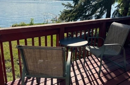 Buffalo Cabin | Cozy lake cabin with your own private dock. Secluded lot close to the city!