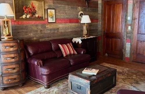 Buffalo Cabin | Cozy lake cabin with your own private dock. Secluded lot close to the city!