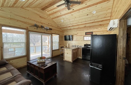 Grove Cabin | Cozy lake front Cabin that's perfect for two!