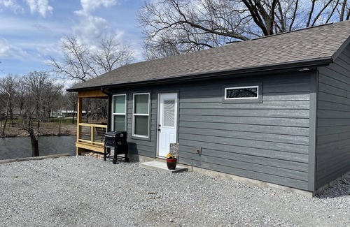 Grove Cabin | Cozy lake front Cabin that's perfect for two!