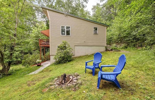 Gilmanton House | Cozy lake house in Great NH lakes region location and close to everything!
