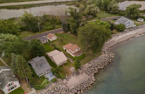 North Greece House | Cozy Lake house in Hilton with beach access.