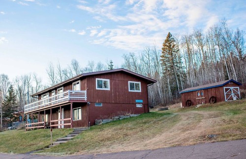Tofte House | Cozy Lake View 5 min from Tofte/Lutsen, enjoy decks, fire pit, private trail.