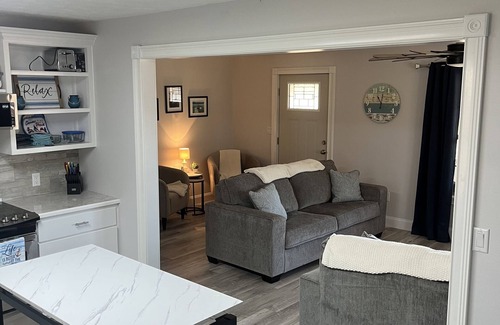 Byrdstown House | Cozy Lake View Cottage 2 minutes to Sunset Marina on Beautiful Dale Hollow Lake.