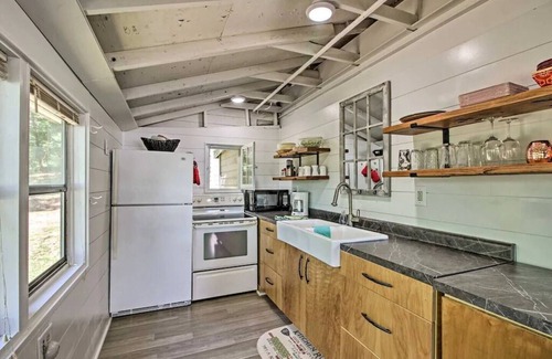Deerwood Cabin | Cozy Lakefront Cabin w/Sandy Beach & Bunkhouse!