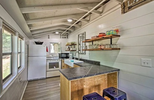 Deerwood Cabin | Cozy Lakefront Cabin w/Sandy Beach & Bunkhouse!