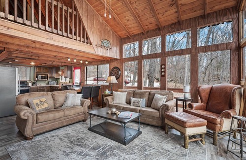 Innsbrook Ski Chalet | Cozy Lakefront Chalet - On A Large Lake - Private Dock w/Boats