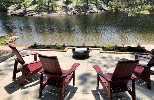 Bonfield Cottage | Cozy Lakefront Cottage with Sandy Beach