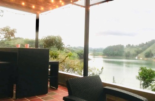 El Penol Cottage | Cozy lakefront house for 6 people - Guatapé dam