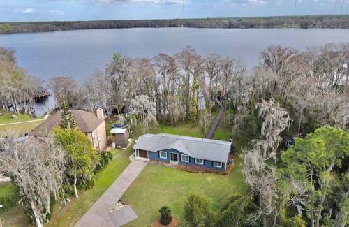 Chuluota House | Cozy Lakehouse Gem