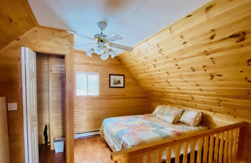 West Nipissing Cottage | Cozy Lakeside Cottage with Private Pool in the Summer