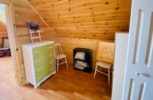 West Nipissing Cottage | Cozy Lakeside Cottage with Private Pool in the Summer