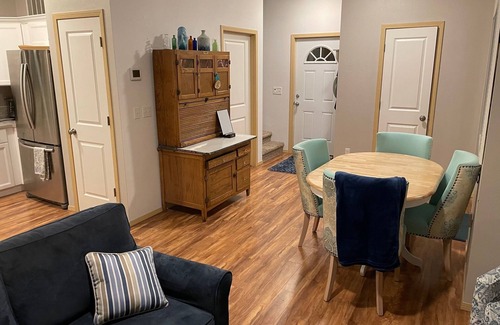 Shelton House | Cozy Lakeside Cottage 1.5 hours from Seattle
